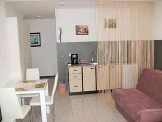 Апартаменты Apartments Petrovic Кримовица Стандартный трехместный номер-студио-6